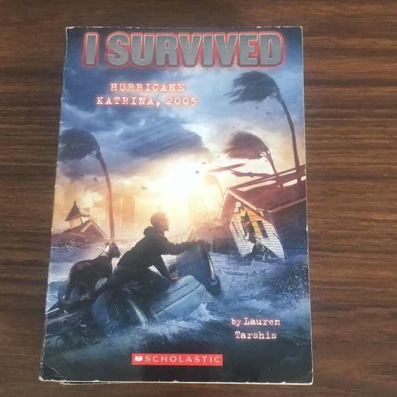 I Survived books - Picture 4 of 9